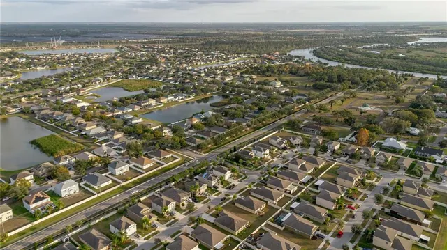 $329,900 | 253 Cascade Bend Drive, Ruskin, FL 33570