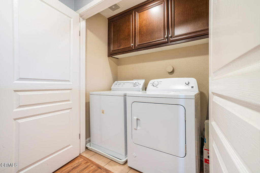 1541 Windshore Way Oxnard, CA 93035 - Photo 26 of 42 a utility room with dryer and washer