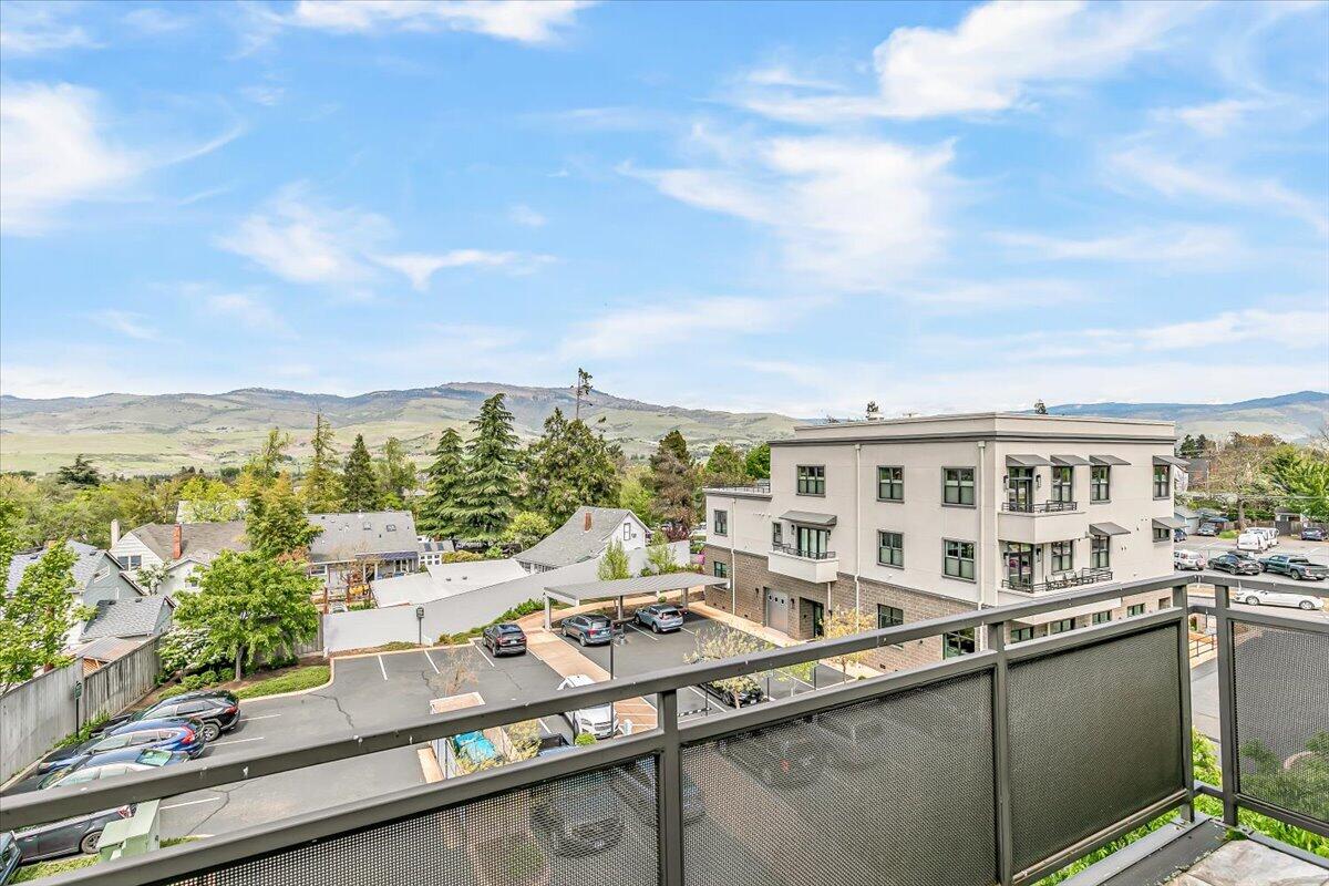 175 Lithia Way, Unit 303 Ashland, OR 97520 - Photo 27 of 44