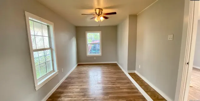 $700 | 433 Kayton Avenue, San Antonio, TX 78210