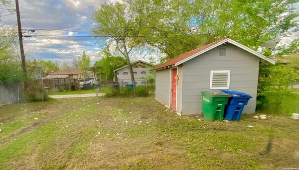 $700 | 433 Kayton Avenue, San Antonio, TX 78210