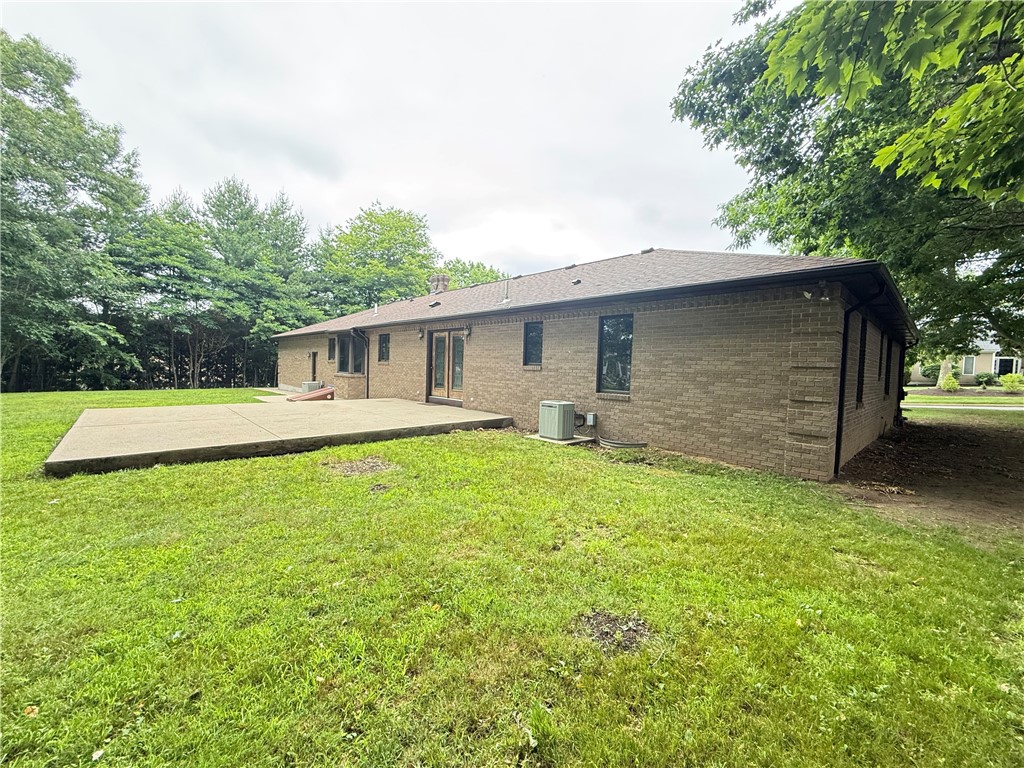 161 Council Rock Road Cranston, RI 02921 - Photo 4 of 31