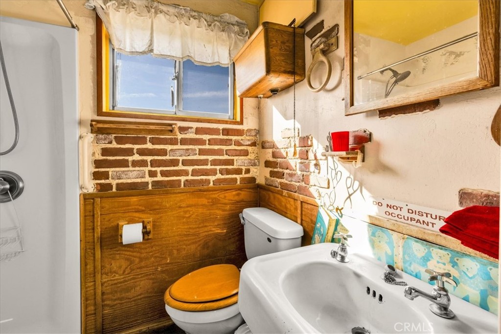 64720 Sonora Road Joshua Tree, CA 92252 - Photo 10 of 31 a bathroom with a sink and a toilet