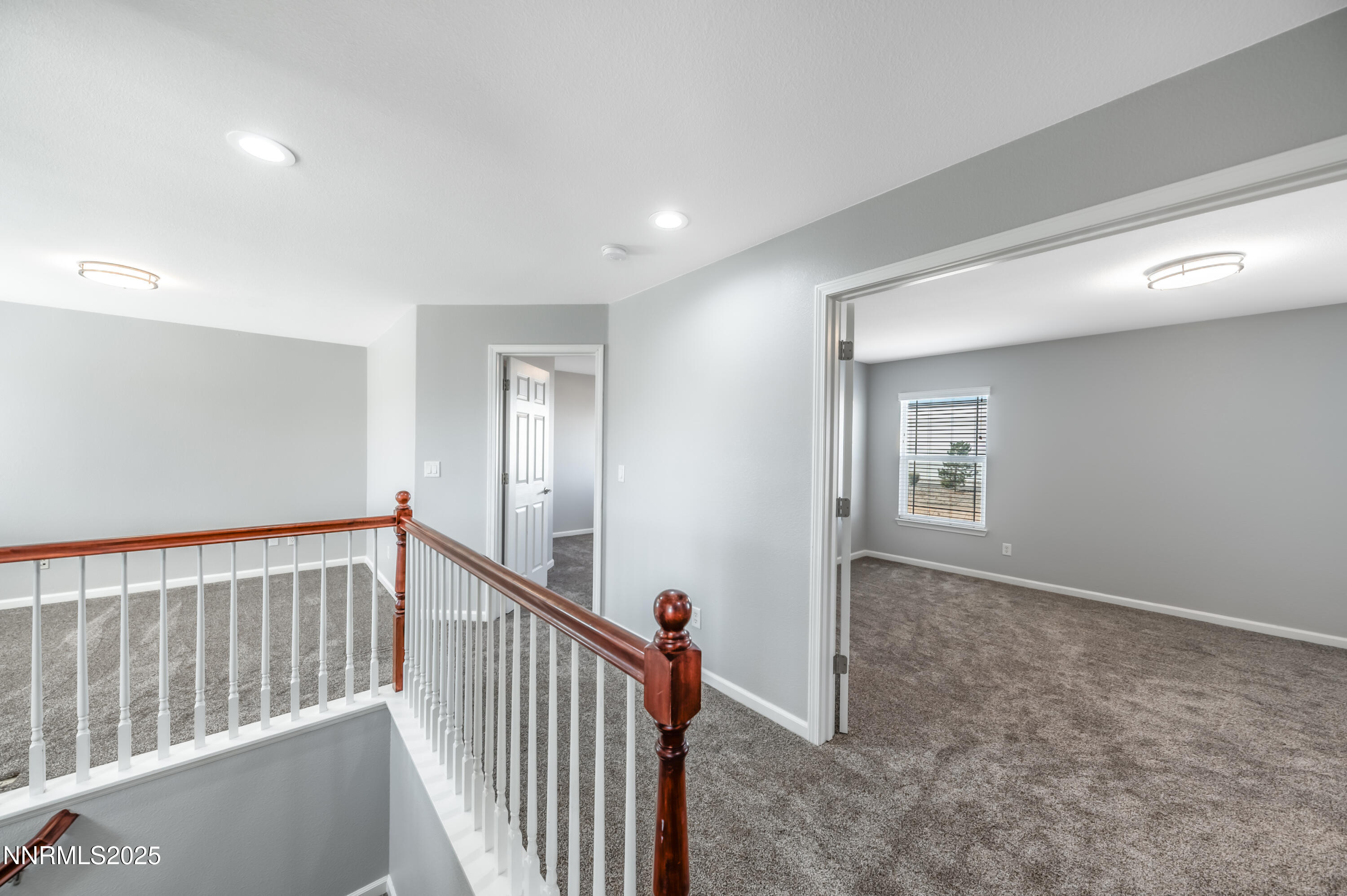 8905 Convair Way Reno, NV 89506 - Photo 20 of 38 a view of a hallway with entryway