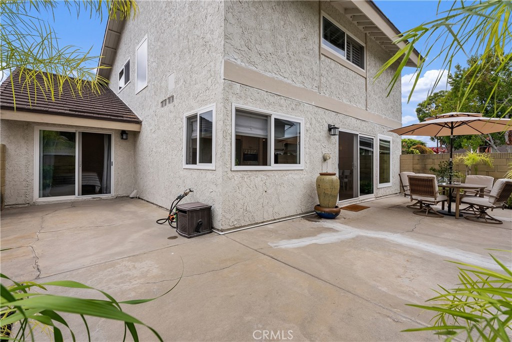 5112 Kingscross Road Westminster, CA 92683 - Photo 30 of 49 Great entertaining space in the backpatio