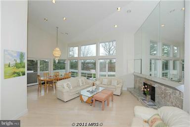 11689 Farside Road Ellicott City, MD 21042 - Photo 22 of 28 Living Room
