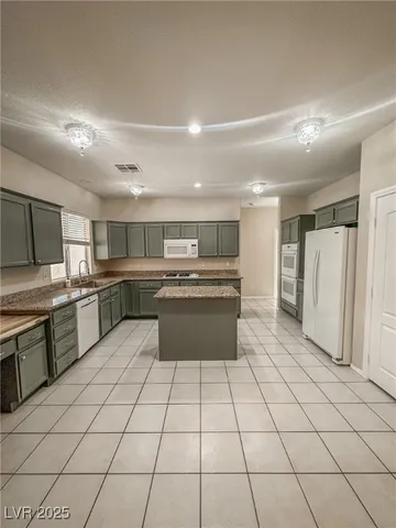 $3,195 | 1042 Painted Daisy Avenue, Henderson, NV 89014
