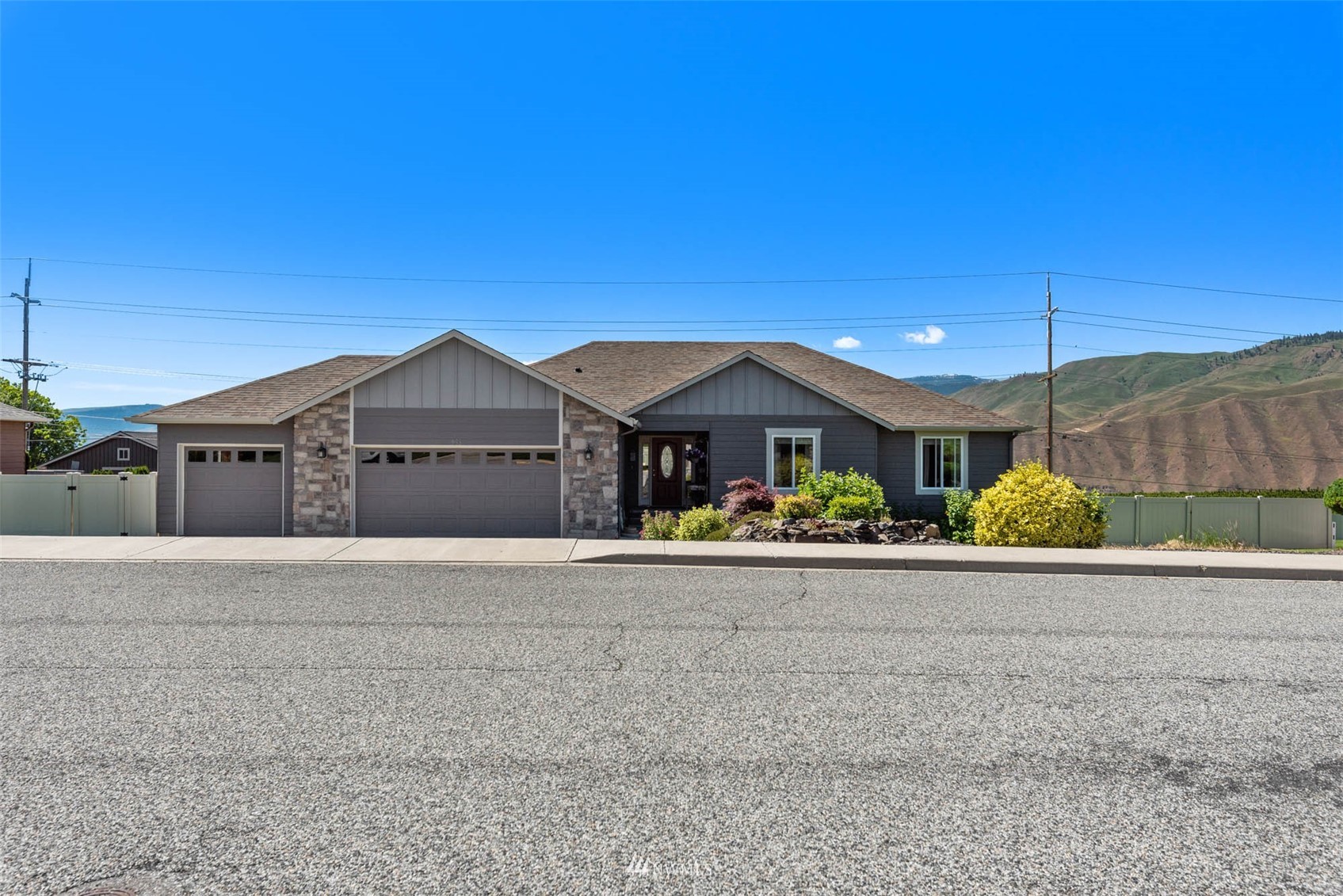 955 Ridge Crest Drive Wenatchee, WA 98801 - Photo 1 of 34 Gallery Image 1