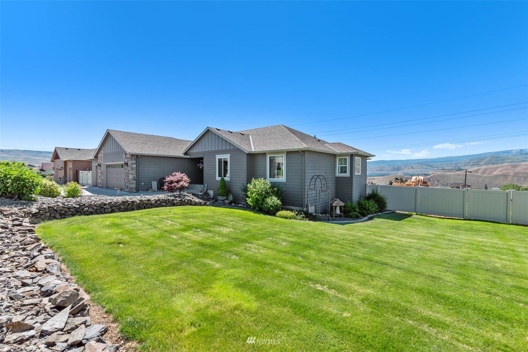 955 Ridge Crest Drive Wenatchee, WA 98801 - Photo 2 of 34 Gallery Image 2