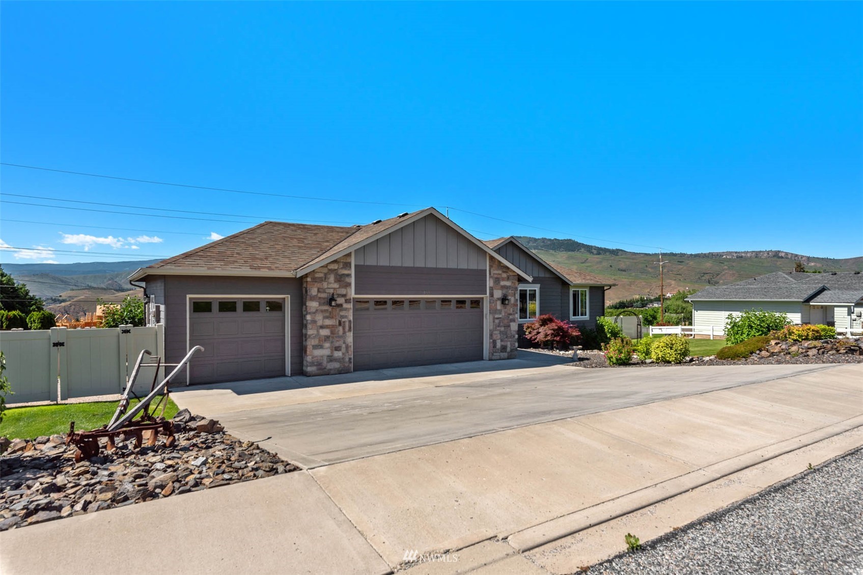 955 Ridge Crest Drive Wenatchee, WA 98801 - Photo 3 of 34 Gallery Image 3