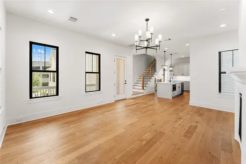 $699,900 | 517 East 4th Street, Houston, TX 77007