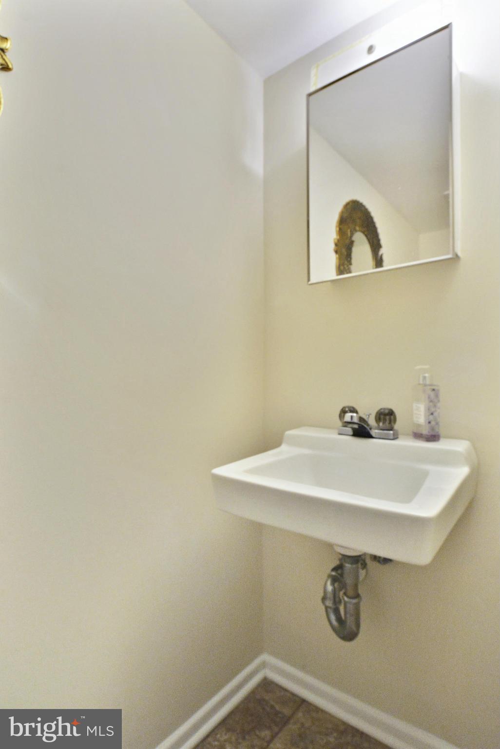 5656 Kirkham Court Springfield, VA 22151 - Photo 14 of 25 Bath