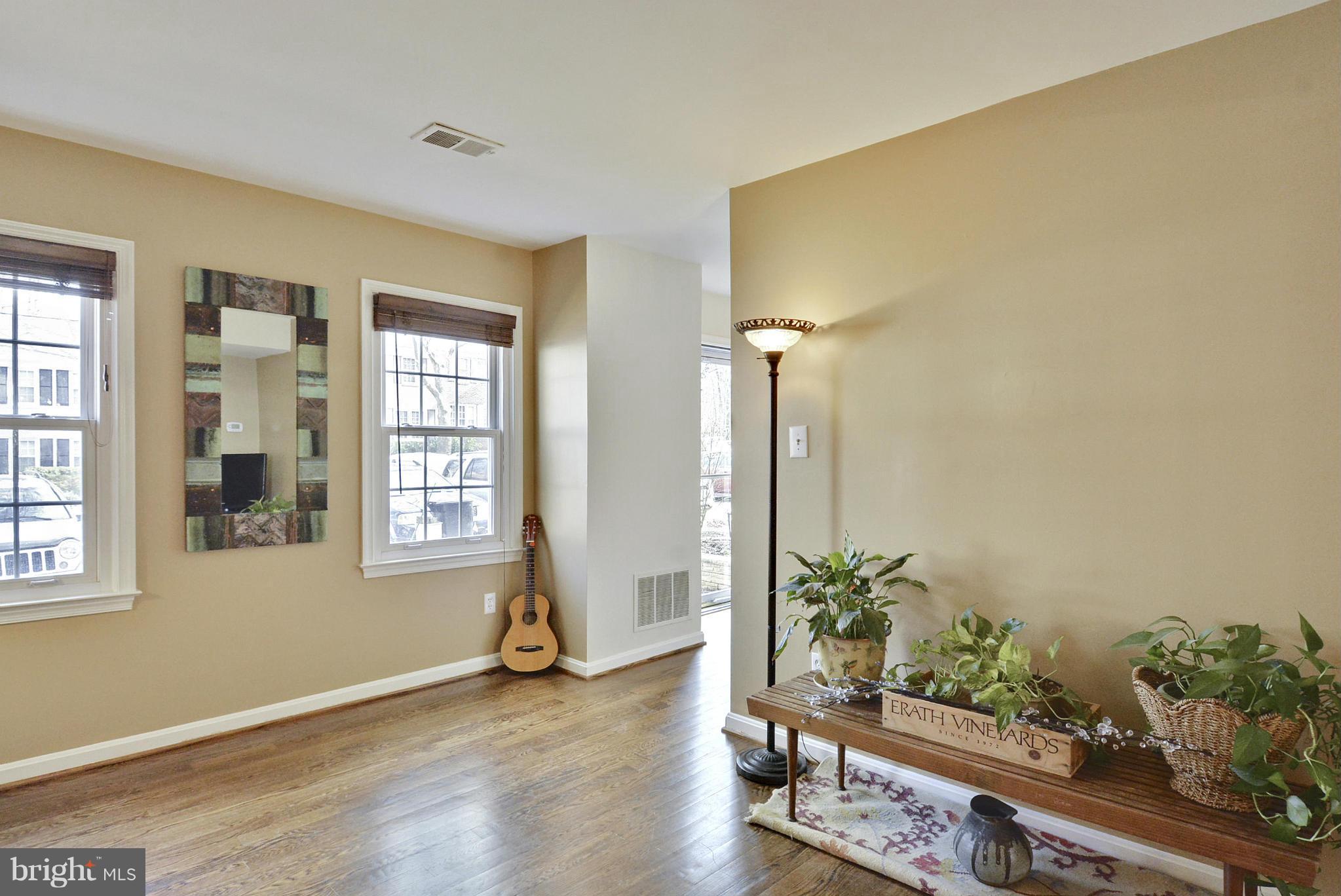 5656 Kirkham Court Springfield, VA 22151 - Photo 7 of 25 Living Room