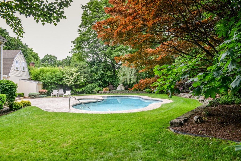 216 Falmouth Road West Springfield, MA 01089 - Photo 4 of 30 Gallery Image 4