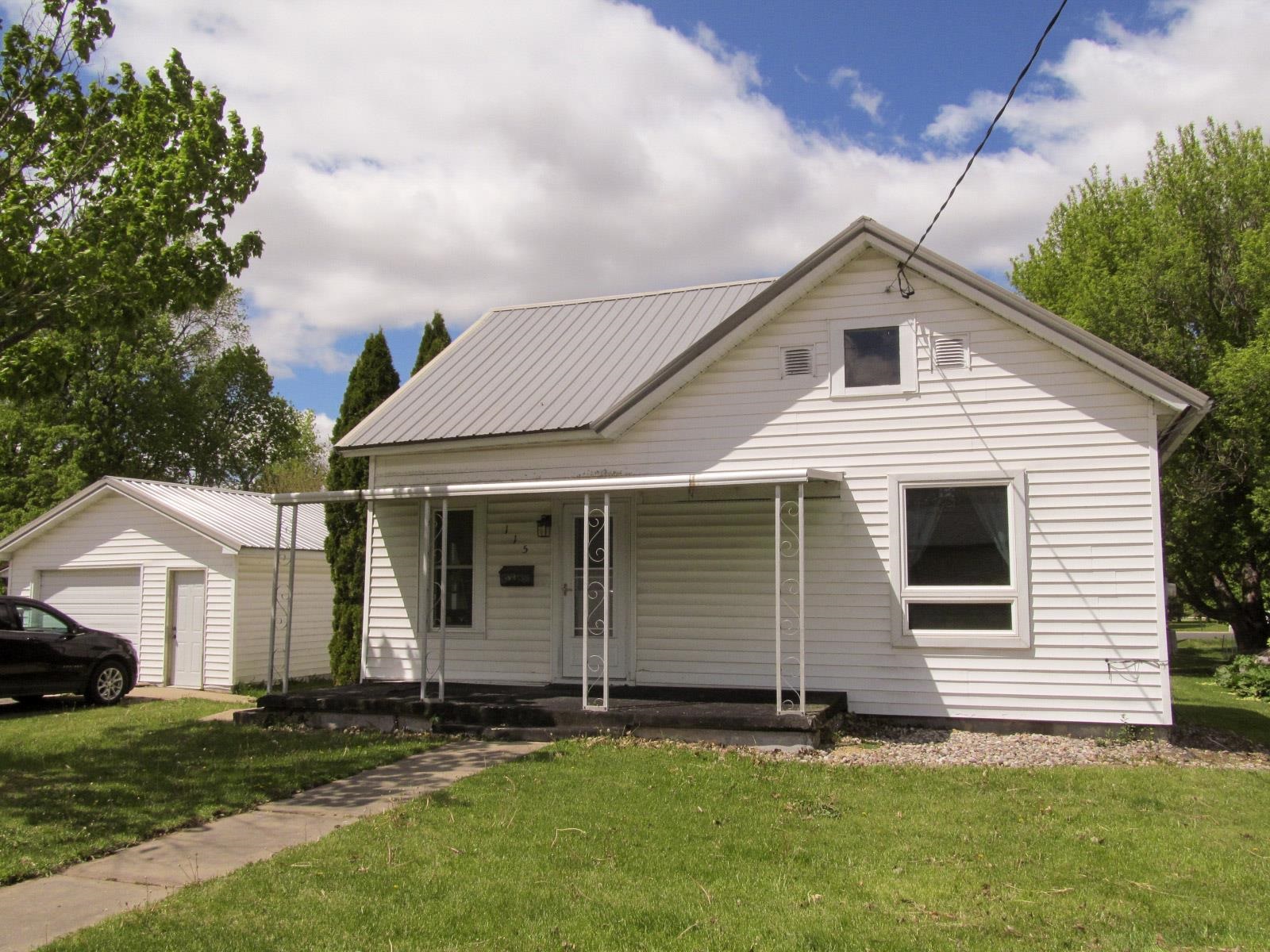 115 South Grand Street Livingston, WI 53554 - Photo 1 of 17