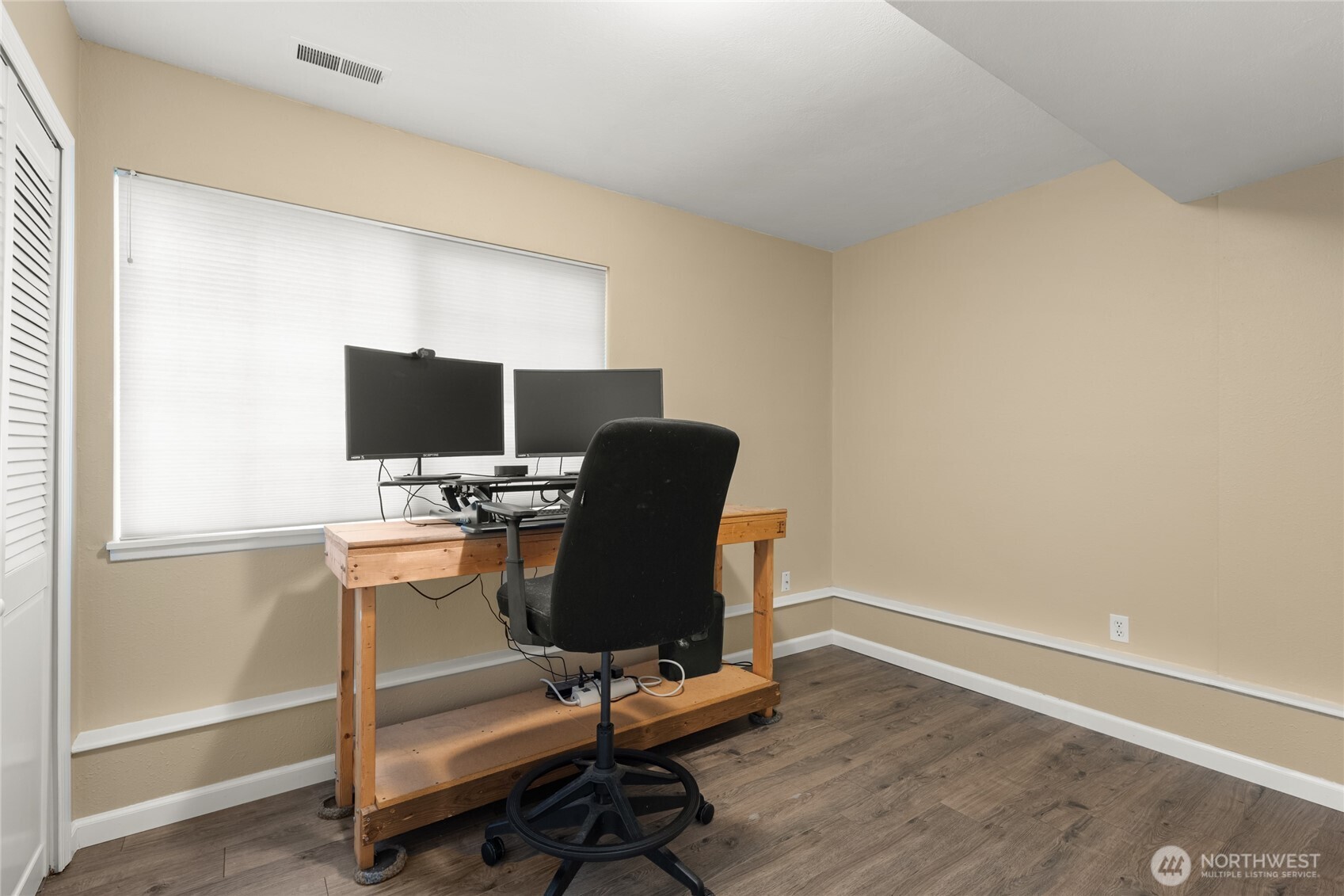 10 Jeffery Place Longview, WA 98632 - Photo 23 of 40 a view of workspace with wooden floor windows