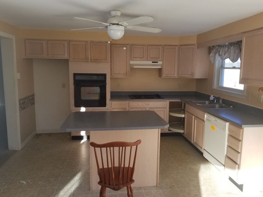 137 Daniels Road Charlton, MA 01507 - Photo 5 of 26 Gallery Image 5