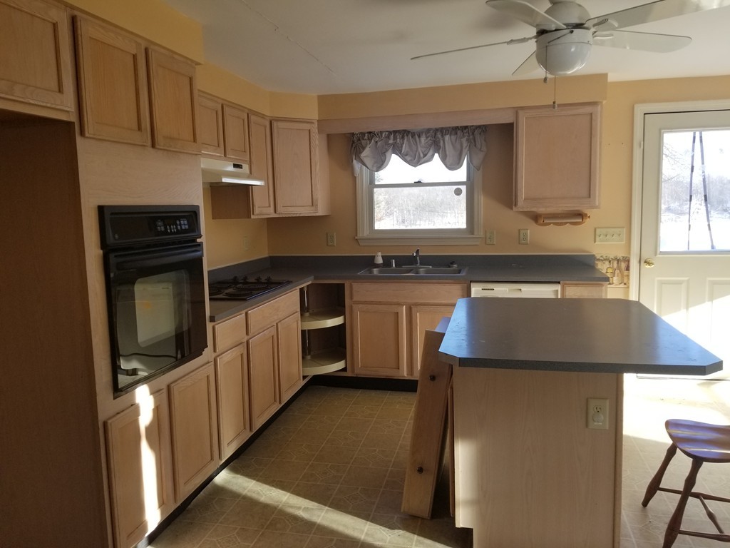 137 Daniels Road Charlton, MA 01507 - Photo 6 of 26 Gallery Image 6