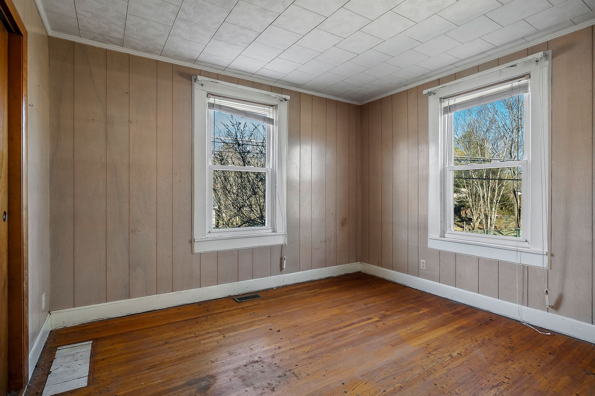 304 South Young Street Sparta, TN 38583 - Photo 15 of 20 an empty room with wooden floor and windows