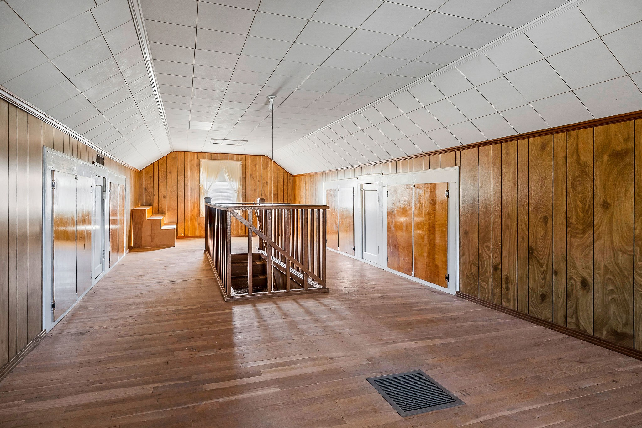 304 South Young Street Sparta, TN 38583 - Photo 20 of 20 a view of a hallway