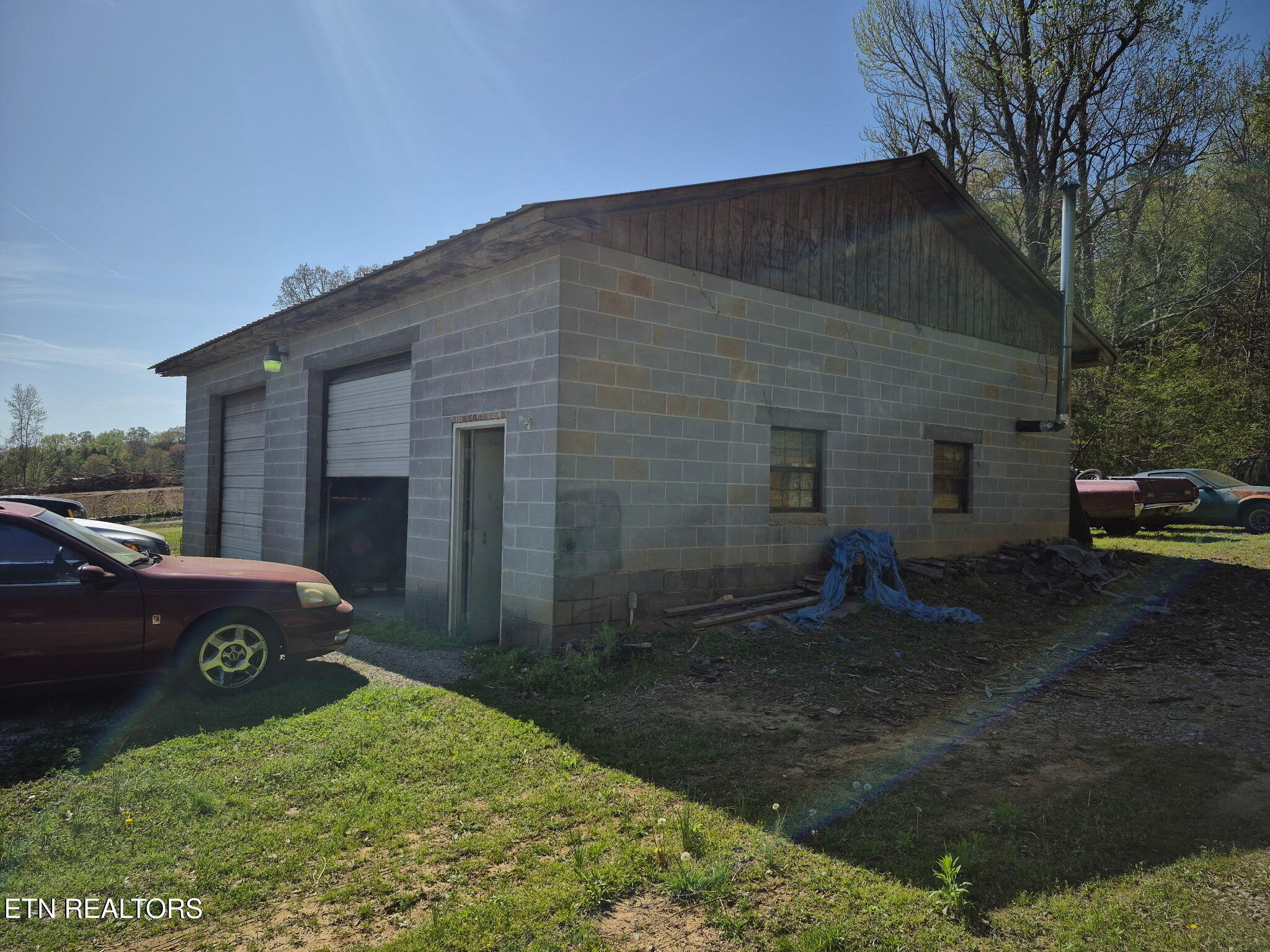 6733 Ball Road Knoxville, TN 37931 - Photo 7 of 10 6733 Ball Road Garage Side 2
