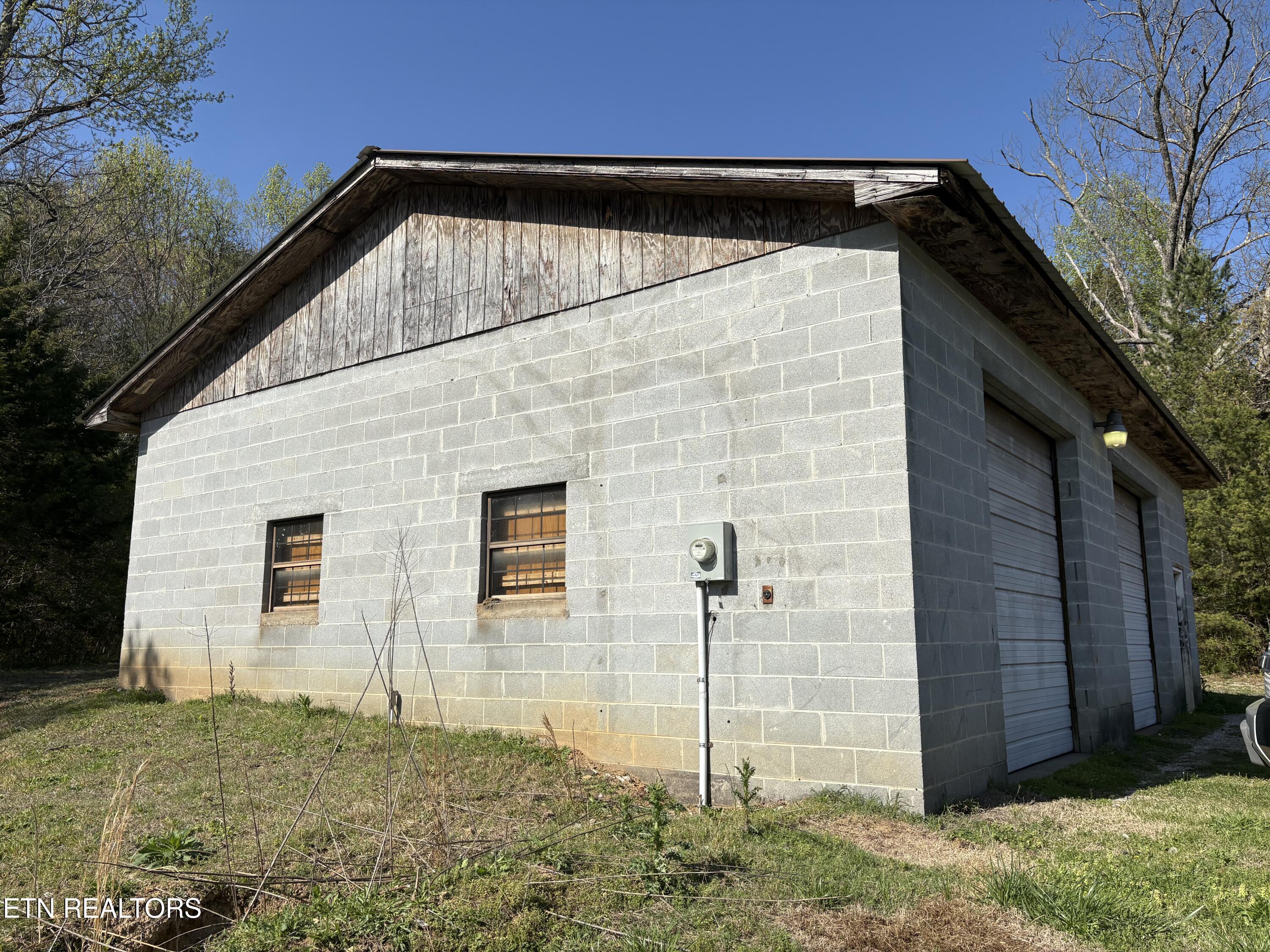 6733 Ball Road Knoxville, TN 37931 - Photo 8 of 10 6733 Ball Road Garage Side