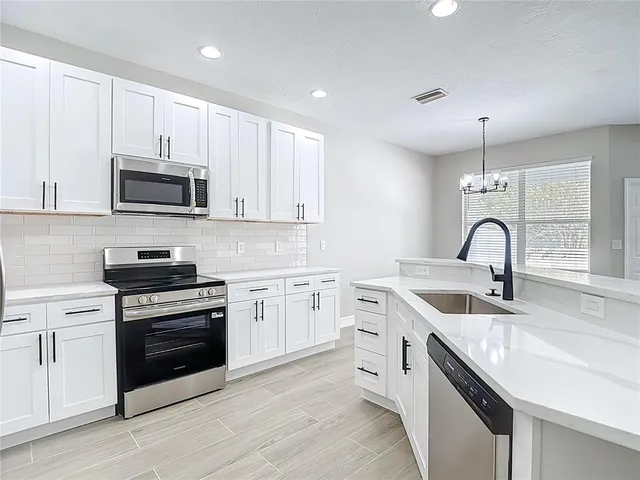 $274,000 | 1206 Summergate Drive, Valrico, FL 33594