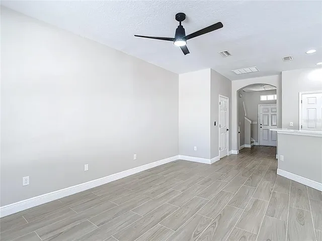 $274,000 | 1206 Summergate Drive, Valrico, FL 33594