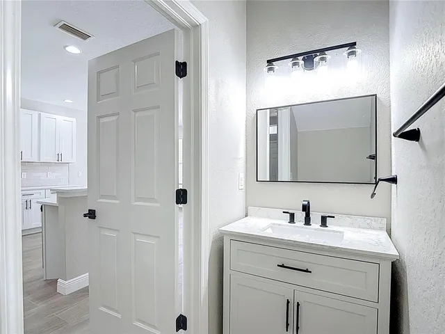 $274,000 | 1206 Summergate Drive, Valrico, FL 33594