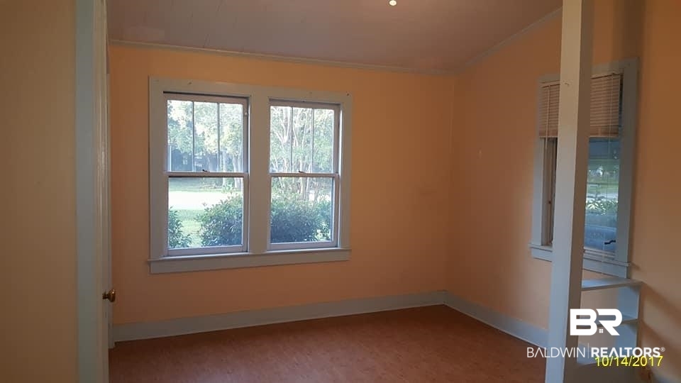 304 West Orange Avenue Foley, AL 36535 - Photo 3 of 40 w/vaulted ceilings w/both double & single closets
