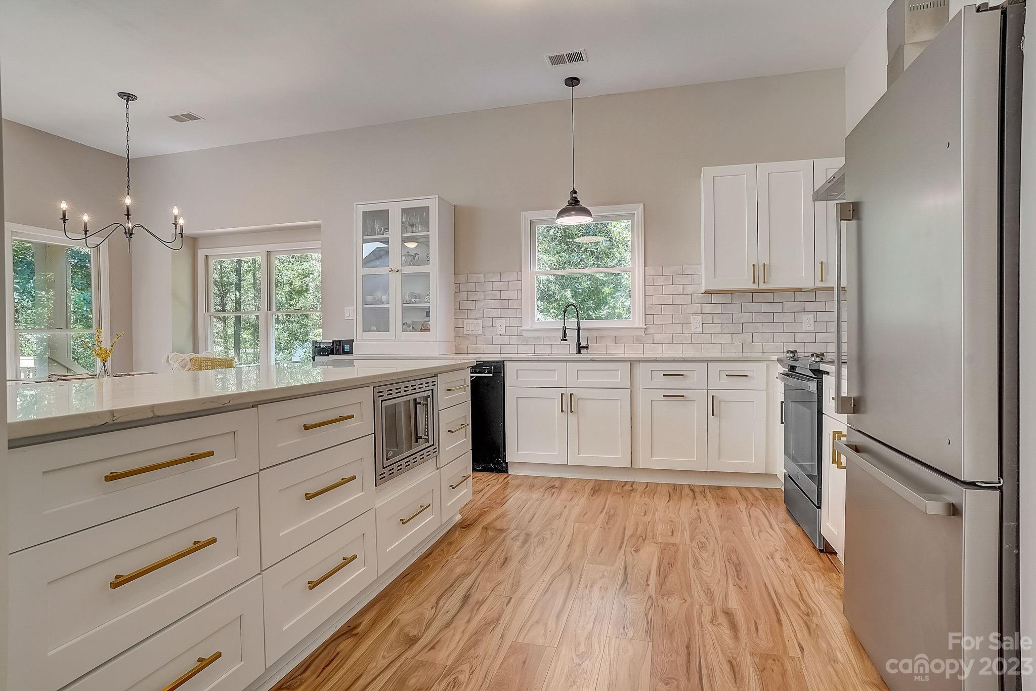 8231 Hunley Ridge Road Matthews, NC 28104 - Photo 5 of 34 Gallery Image 5