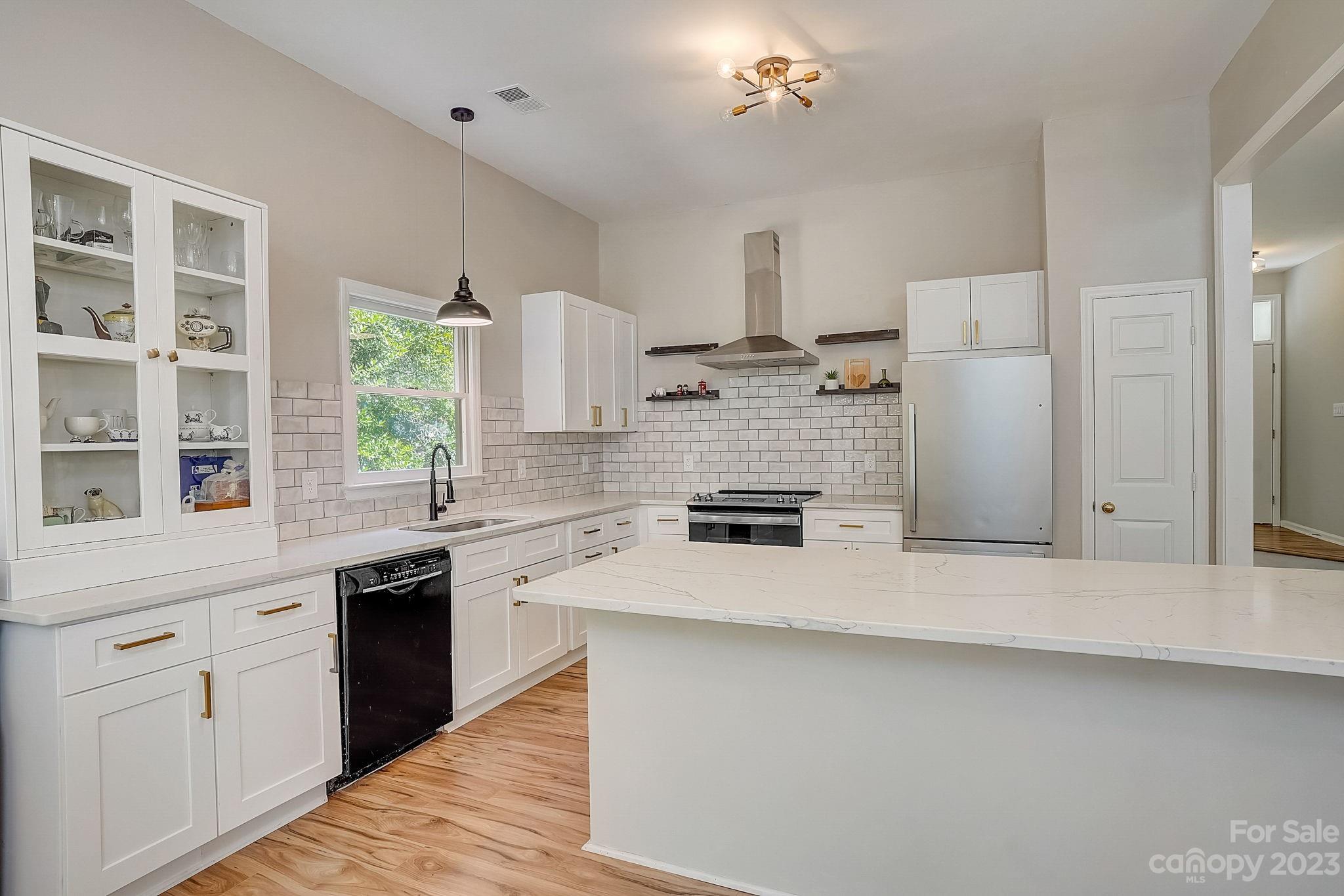 8231 Hunley Ridge Road Matthews, NC 28104 - Photo 6 of 34 Gallery Image 6