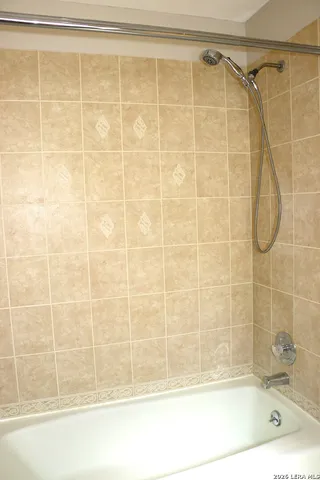 $2,450 | 13811 Brook Hollow Boulevard, San Antonio, TX 78232