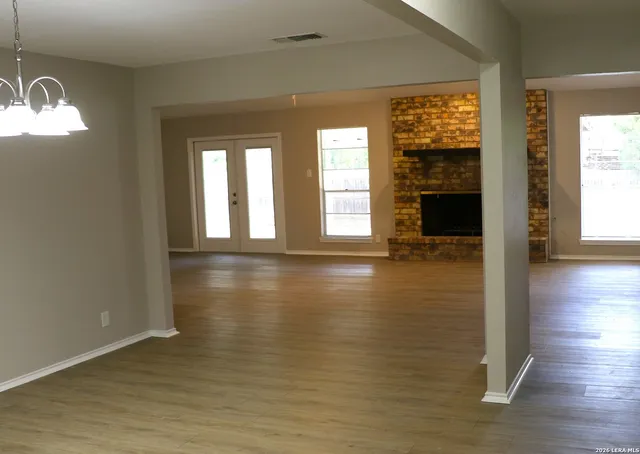 $2,450 | 13811 Brook Hollow Boulevard, San Antonio, TX 78232