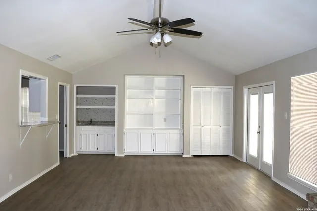 $2,450 | 13811 Brook Hollow Boulevard, San Antonio, TX 78232