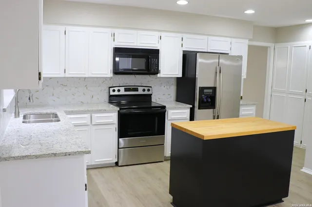 $2,450 | 13811 Brook Hollow Boulevard, San Antonio, TX 78232