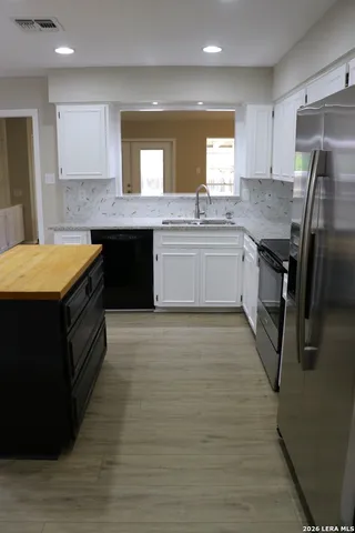 $2,450 | 13811 Brook Hollow Boulevard, San Antonio, TX 78232