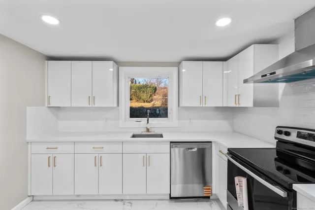 $359,900 | 23 Prospect Avenue, Watertown, CT 06779