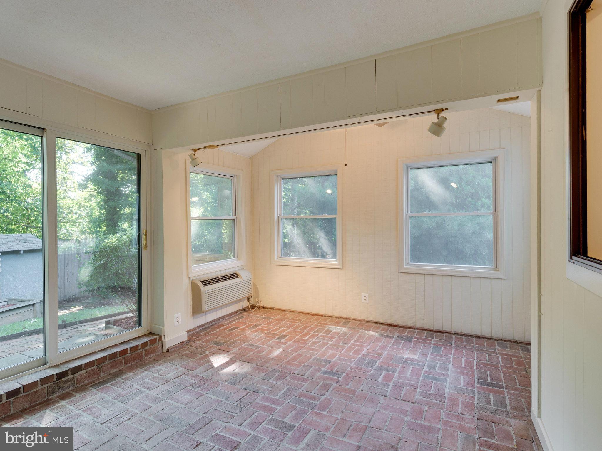 5337 Aylor Road Fairfax, VA 22032 - Photo 13 of 30 Sun Room/Office