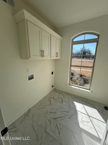 $599,000 | 451 Poplar Lane, Holly Springs, MS 38635