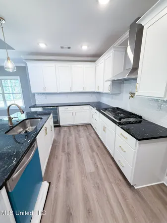 $599,000 | 451 Poplar Lane, Holly Springs, MS 38635