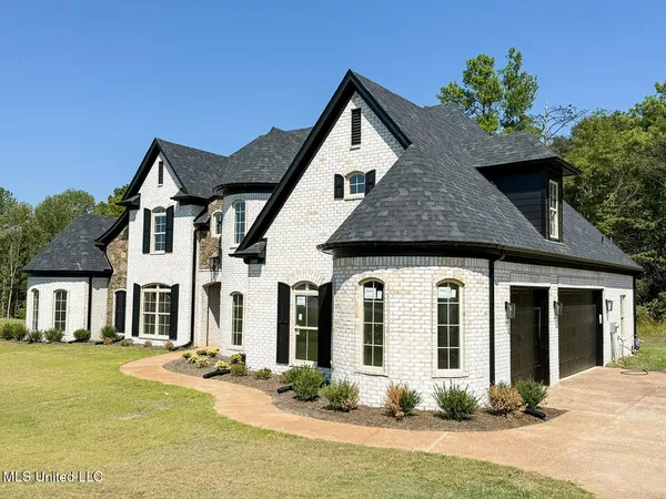 $599,000 | 451 Poplar Lane, Holly Springs, MS 38635