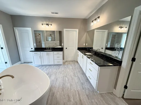 $599,000 | 451 Poplar Lane, Holly Springs, MS 38635