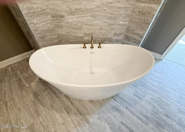 $599,000 | 451 Poplar Lane, Holly Springs, MS 38635