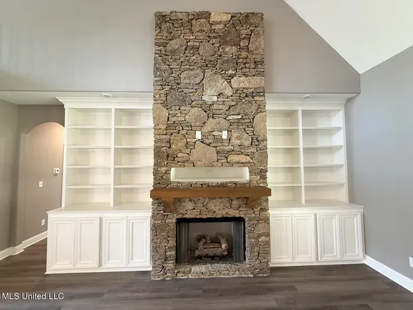 $599,000 | 451 Poplar Lane, Holly Springs, MS 38635