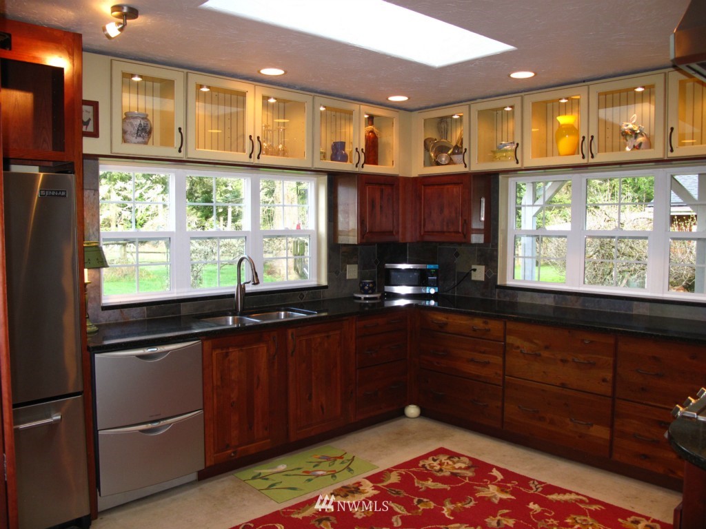 341 Hudson Road Port Angeles, WA 98363 - Photo 4 of 23 Gallery Image 4