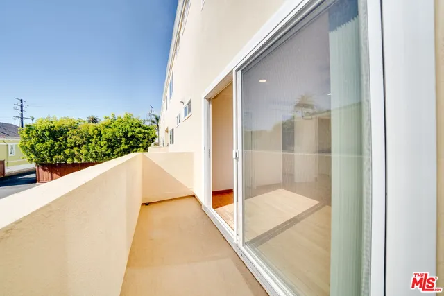 $4,895 | 230 Bicknell Avenue, Unit 104, Santa Monica, CA 90405