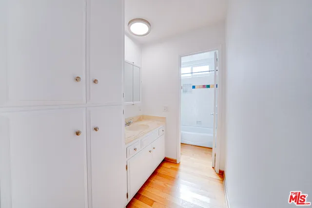 $4,895 | 230 Bicknell Avenue, Unit 104, Santa Monica, CA 90405