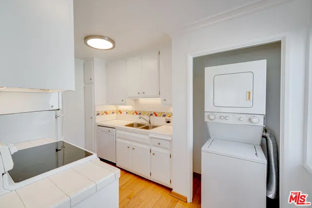 $4,895 | 230 Bicknell Avenue, Unit 104, Santa Monica, CA 90405