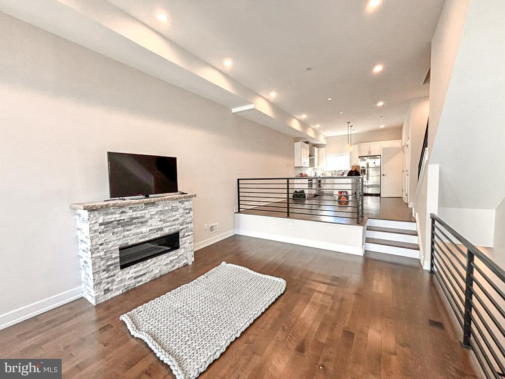 2527 Graduate Square Philadelphia, PA 19146 - Photo 2 of 31